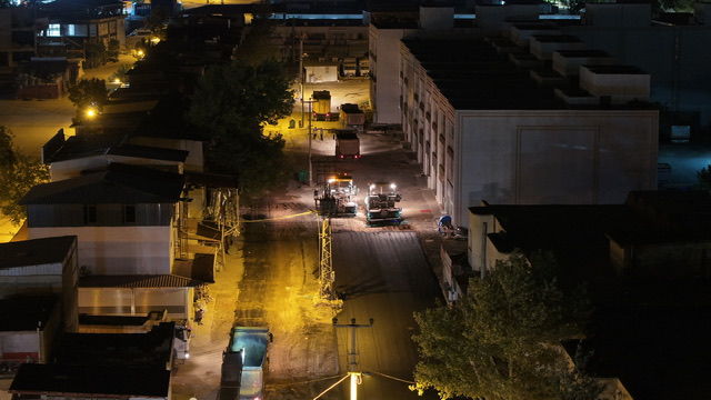Büyükşehir, Toptancılar Sitesi’nde Asfalt Mesaisinde