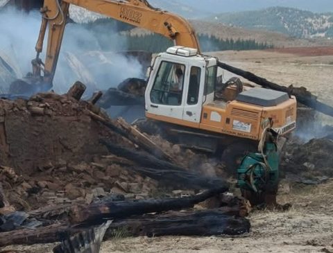 Göksun Belediyesi’nden Mahmutbey Mahallesi’ndeki Yangına Anında Destek