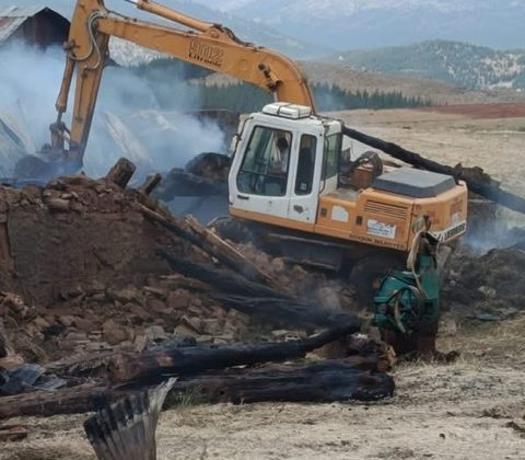 Göksun Belediyesi’nden Mahmutbey Mahallesi’ndeki Yangına Anında Destek