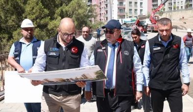 Başkan Akpınar ve Emlak Konut Müdürü Tacettin Şeker, Dulkadiroğlu’ndaki Rezerv Alan Konutlarını İnceledi