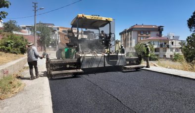 Büyükşehir’in Dulkadiroğlu Bahçelievler’de Asfalt Mesaisi Kesintisiz Sürüyor