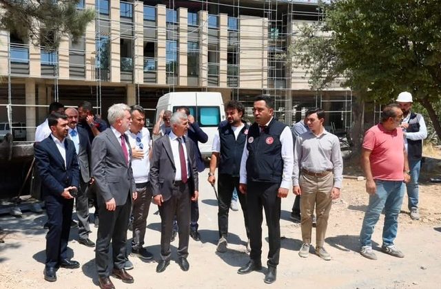 Vali Ünlüer, Yeni Valilik Binası, Kent Meydanı ve Demirciler Çarşısı’nda İncelemelerde Bulundu