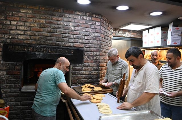 Başkan Görgel, Kapalı Çarşı’da Esnaf ve Vatandaşlarla Bir Araya Geldi