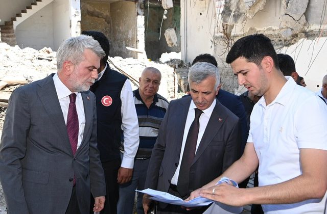 Vali Ünlüer ve Başkan Görgel, Trabzon Caddesi ile Demirciler Çarşısı’nda İncelemelerde Bulundu