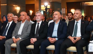 Başkan Toptaş, Şehrin Ekonomisi Zirvesi’nde Onikişubat’ın kalkınma vizyonunu anlattı