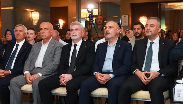Başkan Toptaş, Şehrin Ekonomisi Zirvesi’nde Onikişubat’ın kalkınma vizyonunu anlattı