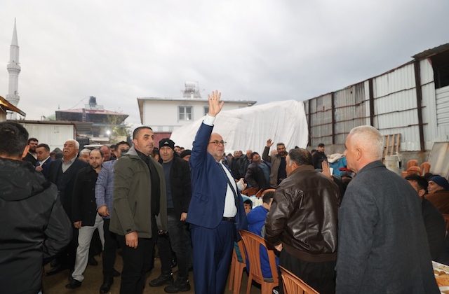YÜZ YÜZE 100. MAHALLEDE: BAŞKAN AKPINAR GÖNÜLLERE DOKUNAN BULUŞMALARINI SÜRDÜRÜYOR