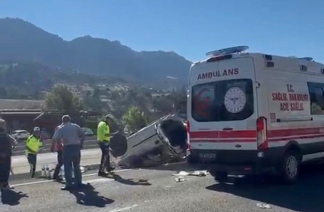 Kahramanmaraş’ta otomobilin takla attığı kazada 1 kişi öldü, 4 kişi yaralandı