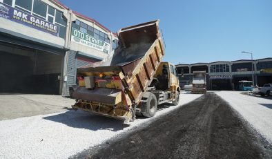 Büyükşehir, Yeni Sanayi Sitesi’nde 3 Kilometrelik Yolu Asfaltla Buluşturdu