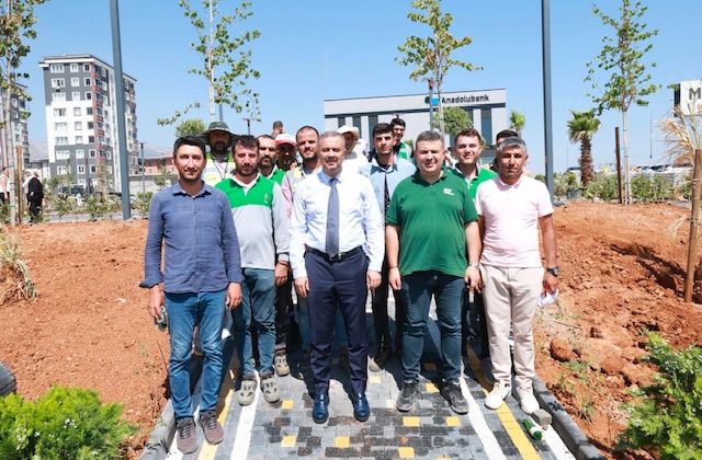 Başkan Toptaş, mahallelerin yaşam kalitesini artıran parkları ziyaret etti