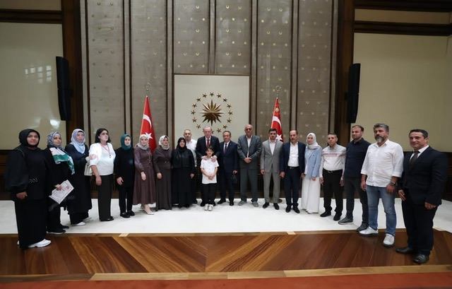 Cumhurbaşkanı Erdoğan, Şehit Öğretmen Ayla Kara ve Öğrencilerin Ailelerini Külliye’de Kabul Etti