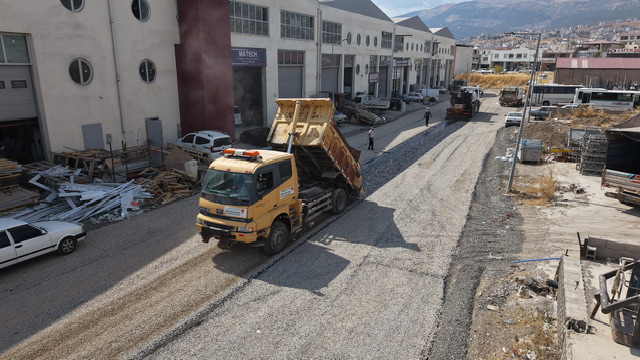 Yeni Sanayi Sitesi’nin Yolları Büyükşehir ile Yenileniyor