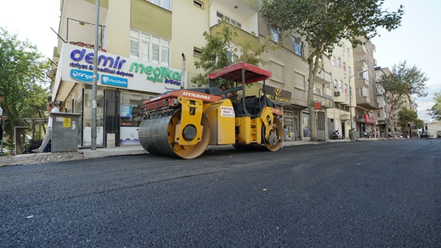 Büyükşehir, Dulkadiroğlu’nda Sokak SokakAsfalt Mesaisini Sürdürüyor