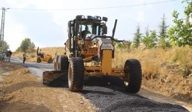 Göksun’da Mahalle Yollarına Sıcak Asfalt