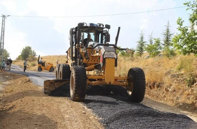 Göksun’da Mahalle Yollarına Sıcak Asfalt