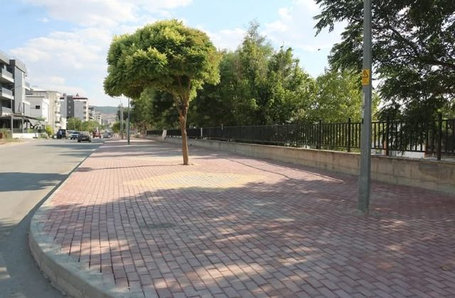 Pazarcık’ta Yatılı Bölge Yolu’na Yeni Kaldırımlar