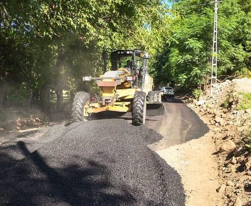 Andırın’da Yağışların Yaraları Sarılıyor: Yeşilova Mahallesi’nde Yollar Yenilendi