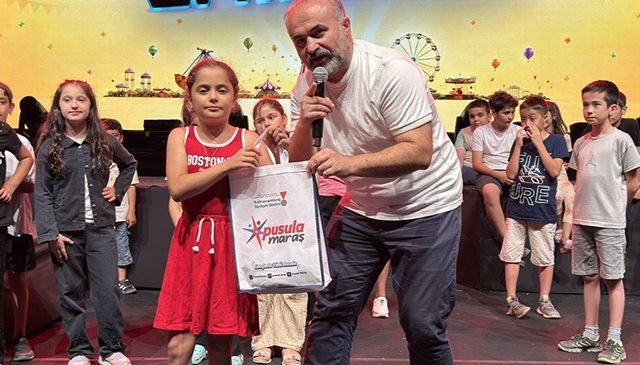Ağustos Fuarı’nın 17. Gününde Kahkaha ve Nostalji Dolu Bir Akşam