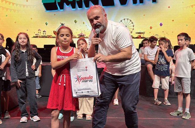 Ağustos Fuarı’nın 17. Gününde Kahkaha ve Nostalji Dolu Bir Akşam