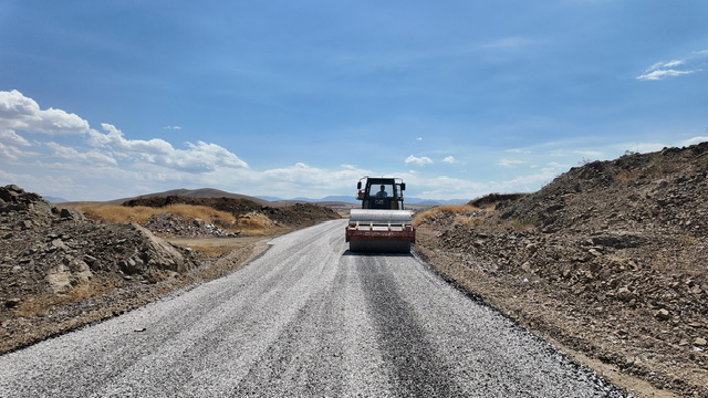 Büyükşehir’den Afşin Kırsalında Ulaşımı İyileştiren Yol Çalışması
