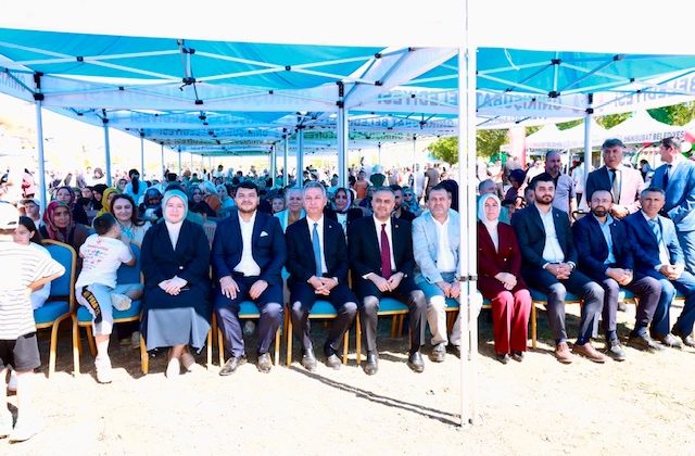 Celal Karatüre’nin sahne aldığı TÜGVA Yaz Okulları,kapanış programı ile sona erdi