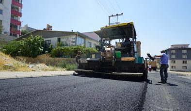 Büyükşehir, Dulkadiroğlu’nda Mehmet Esenceli Caddesi’nin Asfaltını Yeniliyor
