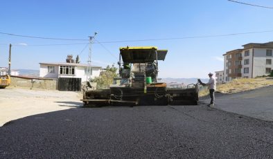 Büyükşehir, Dulkadiroğlu Ballıca Mahallesi’nde Asfalt Mesaisini Sürdürüyor