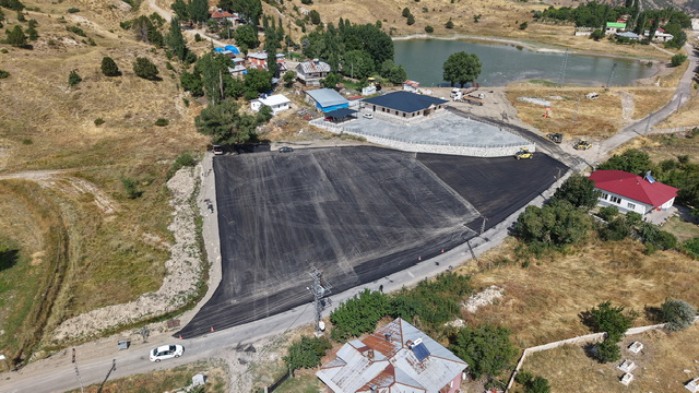 Büyükşehir’den Göksun Yeşilköy’de 3 Milyonluk Sıcak Asfalt Yatırımı