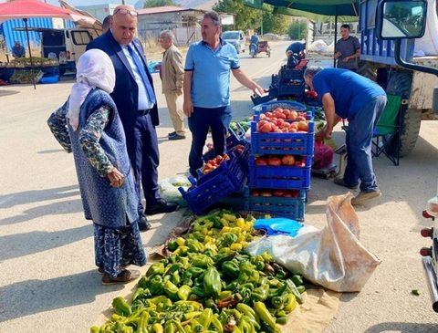 Başkan Harun Vicdan’dan Pazar Yerinde Esnaf ve Vatandaşlarla Samimi Buluşma