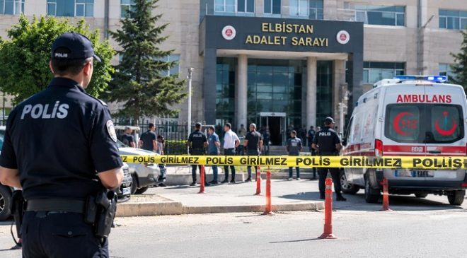 Adliye önünde silahlı kavga: 3 yaralı