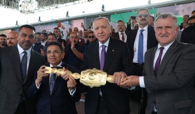 Cumhurbaşkanı Erdoğan, Yağlı Güreş Cumhurbaşkanlığı Kupası‘nın final müsabakasını izledi