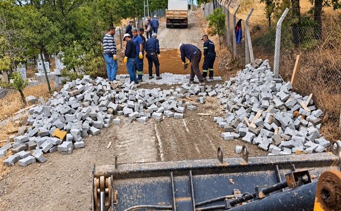 Ekinözü’nde Yol Çalışmaları Sürüyor: Ambar Mahallesi’nde Çalışmalar Hız Kazandı