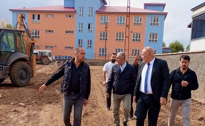 Ekinözü’nde Yol Çalışmaları Sürüyor: Ambar Mahallesi’nde Çalışmalar Hız Kazandı