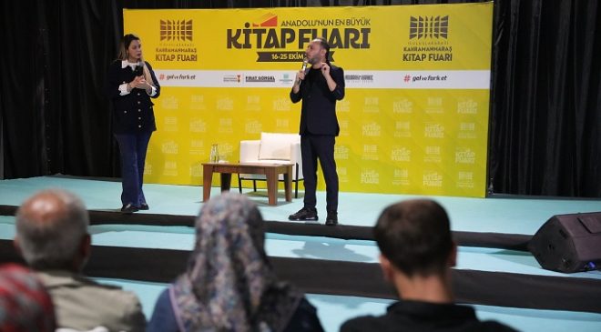 Fulya Öztürk ve Türker Akıncı Kitap Fuarında Sevenleriyle Buluştu