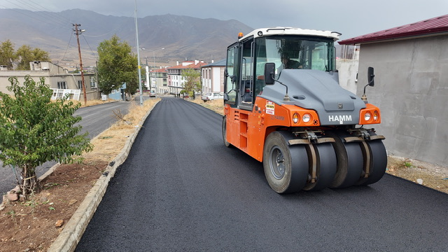 Büyükşehir’den Ekinözü’nde Altyapının Ardından Asfalt Mesaisi