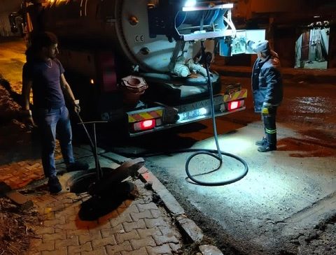 KASKİ Ekipleri Yağış Sonrası Gece Gündüz Sahada