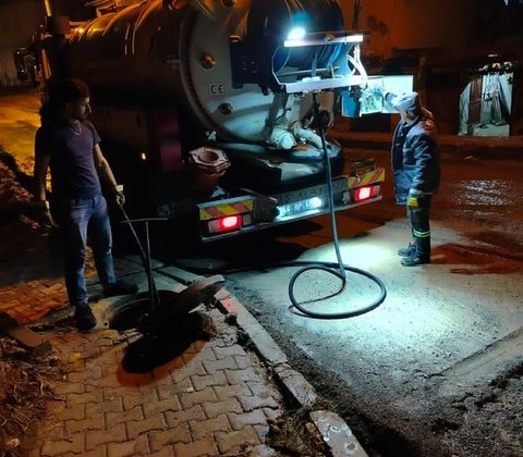 KASKİ Ekipleri Yağış Sonrası Gece Gündüz Sahada