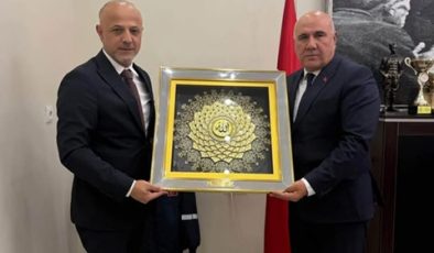 Başkan Kıraç’tan Ekinözü Belediye Başkanı Vicdan’a Ziyaret