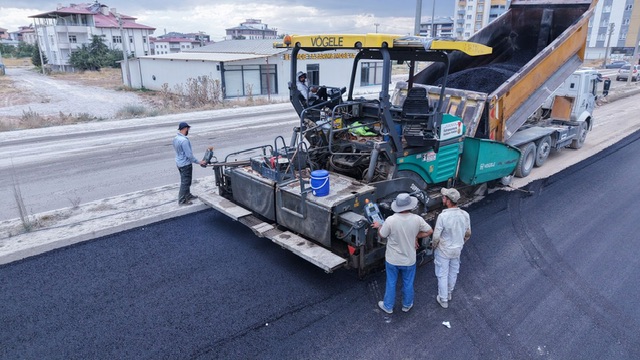 Büyükşehir’den Elbistan’da Sokak SokakCadde Cadde Asfalt