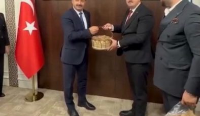 Anahtar Parti Dulkadiroğlu Teşkilatından Genel Başkan Ağıralioğlu’na Kahramanmaraş’ın Yöresel Değerleri
