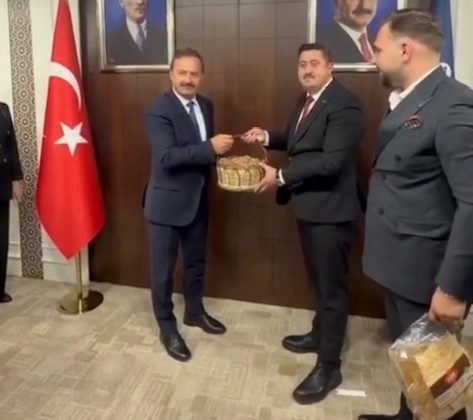 Anahtar Parti Dulkadiroğlu Teşkilatından Genel Başkan Ağıralioğlu’na Kahramanmaraş’ın Yöresel Değerleri