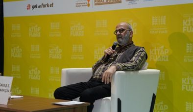 Savaş Barkçin, Kitap Fuarı’nda Okurlarına Seslendi