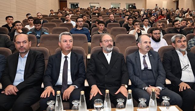 Erbaş, KSÜ’de “İslam’ın Işığında Bilgiden Bilince” Konferansı Verdi