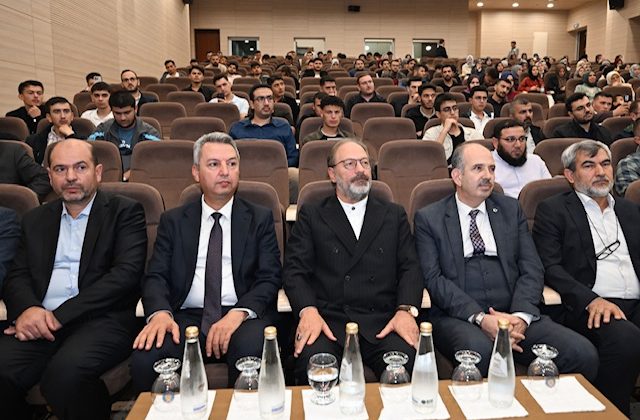 Erbaş, KSÜ’de “İslam’ın Işığında Bilgiden Bilince” Konferansı Verdi