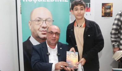 Başkan Mehmet Akpınar, Kitap Fuarında Eserlerini Okurları İçin İmzaladı