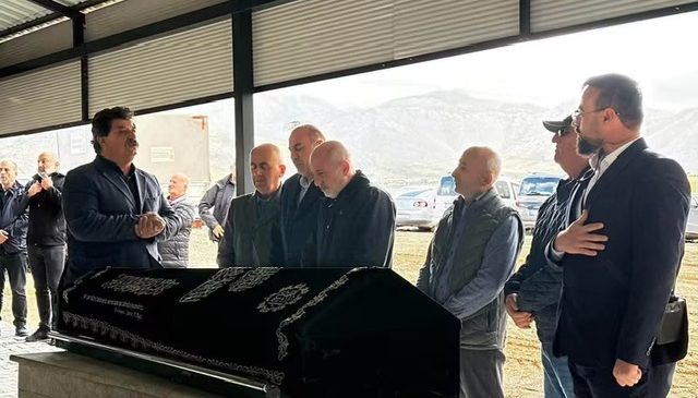 Ali Öztunç’tan Annesinin Vefatının Ardından Teşekkür Mesajı