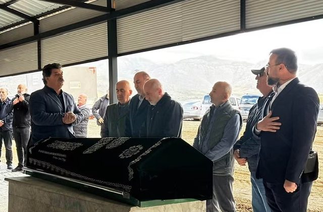 Ali Öztunç’tan Annesinin Vefatının Ardından Teşekkür Mesajı