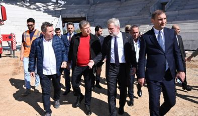 Kahramanmaraş Stadyumu’na Türk Futbolunun Efsanelerinden Tam Not