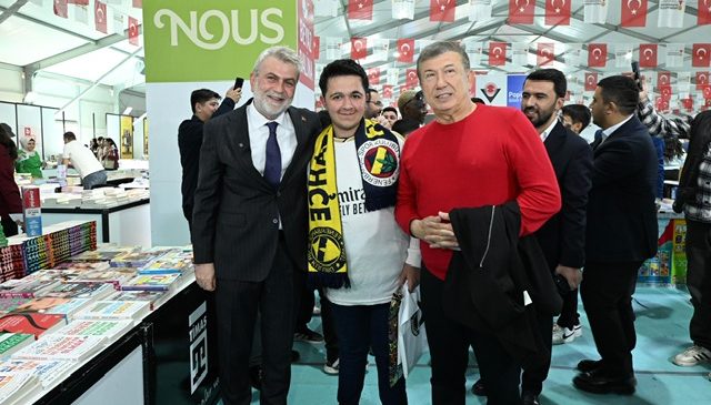 Futbol Efsaneleri Kitap Fuarı’nda Kahramanmaraşlılarla Buluştu