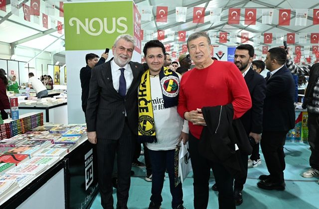 Futbol Efsaneleri Kitap Fuarı’nda Kahramanmaraşlılarla Buluştu